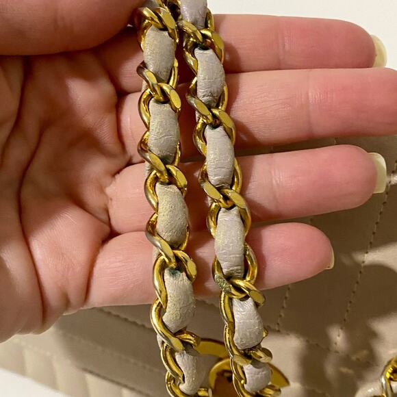 Chanel Medium Flap Bag Classic Vintage 2.55 Cream Handbag Vertical Quilted - Picture 16 of 16